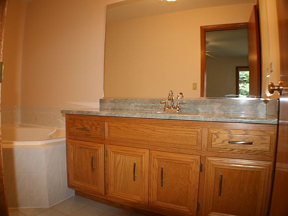 1st Floor Master Bath