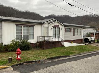 25 Short St, Allen, KY 41601