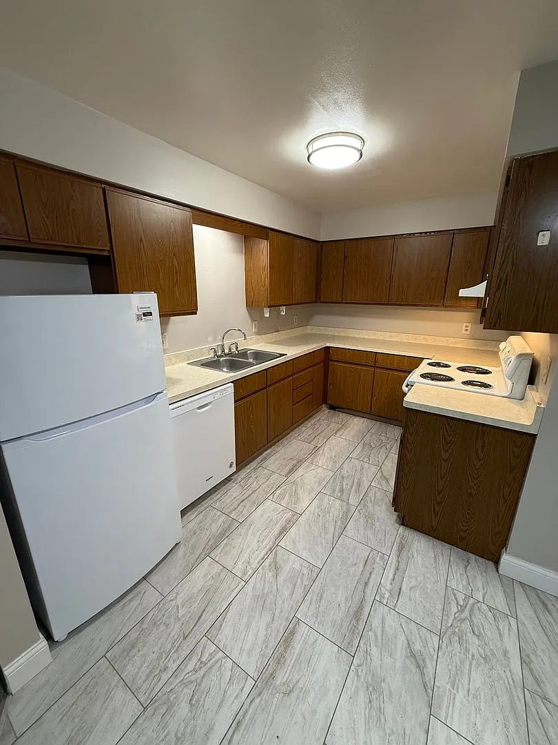 Eagle Woods Apartments — Photo 1