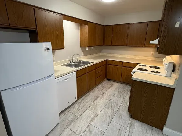 Eagle Woods Apartments, W194N16510 Eagle Dr #A-7, Jackson, WI 53037