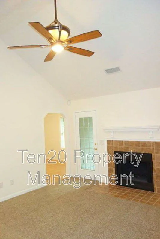 3 bed, 2.0 bath, 1538 sqft, $1,525 — Photo 3