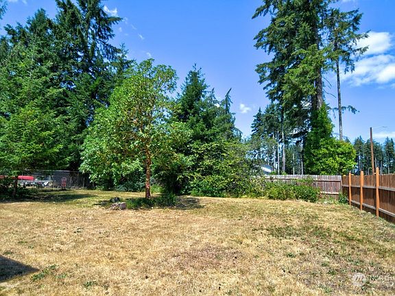 5th image of 221 E Woodland Drive