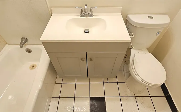 206 N Park View St #104 — Photo 3