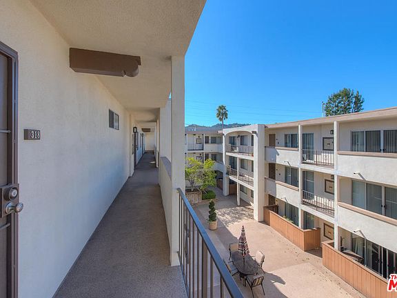 4th image of 12801 Moorpark St Unit 318