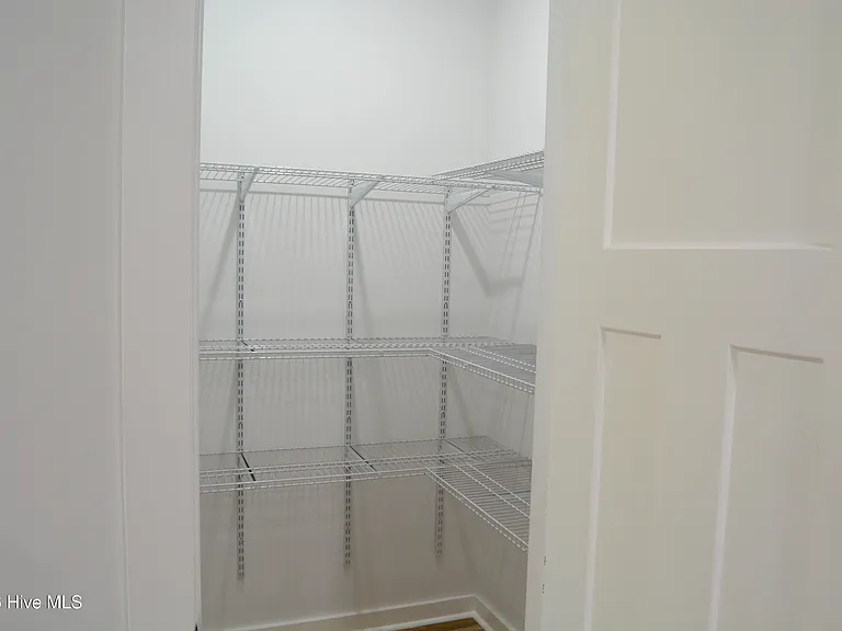 834 Greenwood Ct — Photo 7