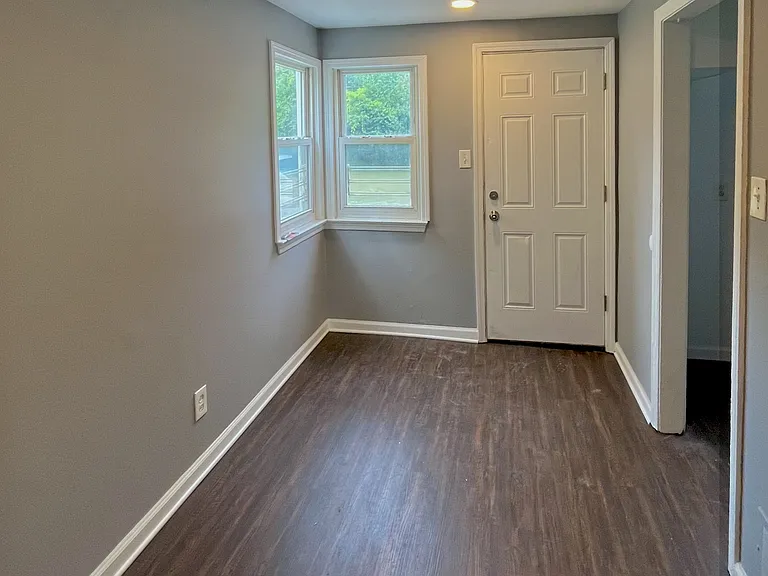 768 Taunton Pl — Photo 3