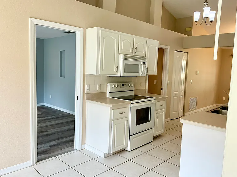 401 Harbour Lights Dr — Photo 16