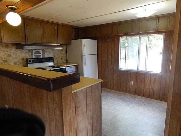 2nd image of 622 Railroad Ave