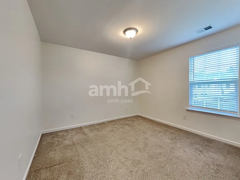 636 Redbud Ln — Photo 17