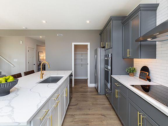 3rd image of 7171 Portico Ln
