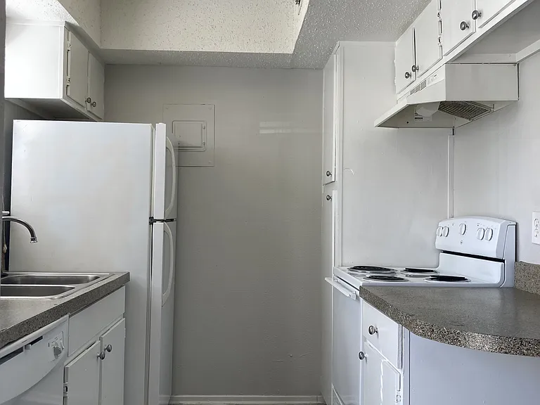 Summerwind Apartments — Photo 20
