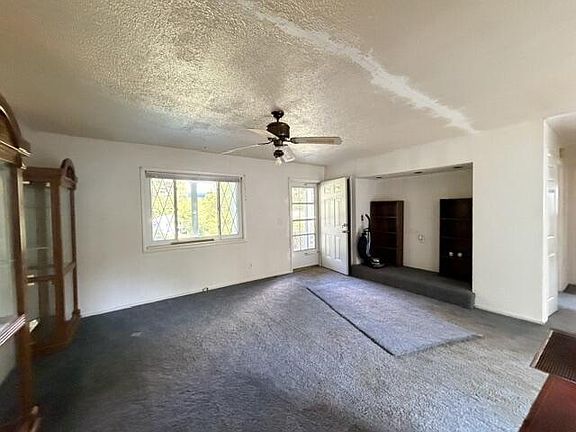 3rd image of 214 Cook St