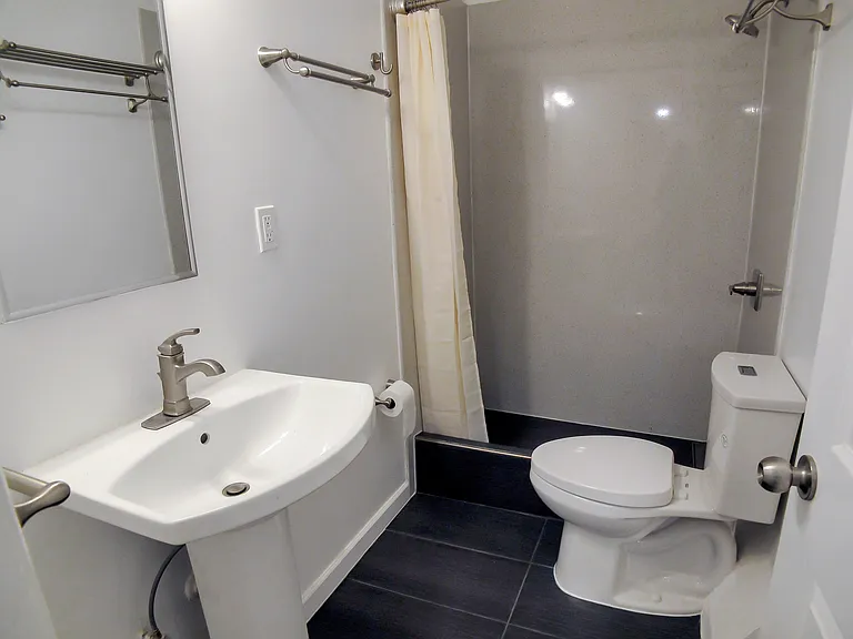1644 Oxford St #4 — Photo 6