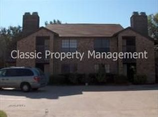 406 E Denton Dr, Euless, TX 76039