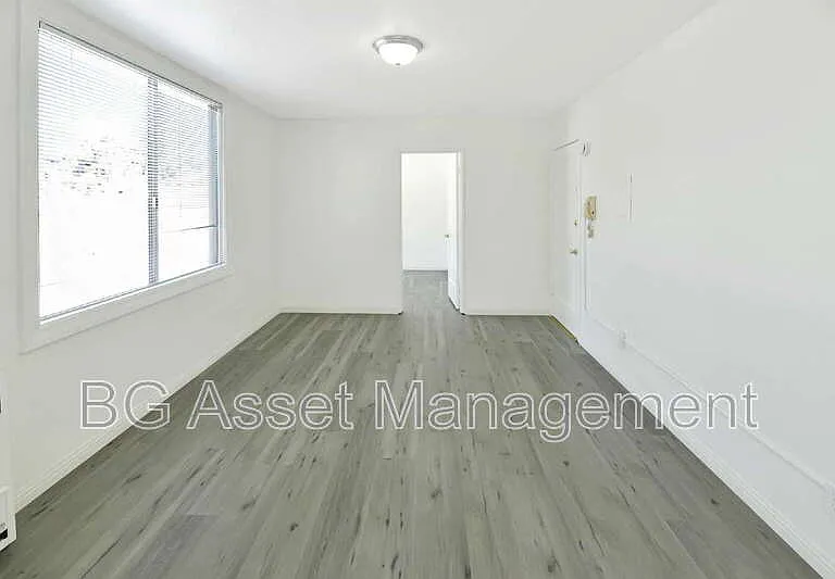 2039 Macarthur Blvd #9 — Photo 10