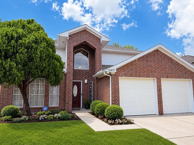 13407 Carruth Ln — Photo 2