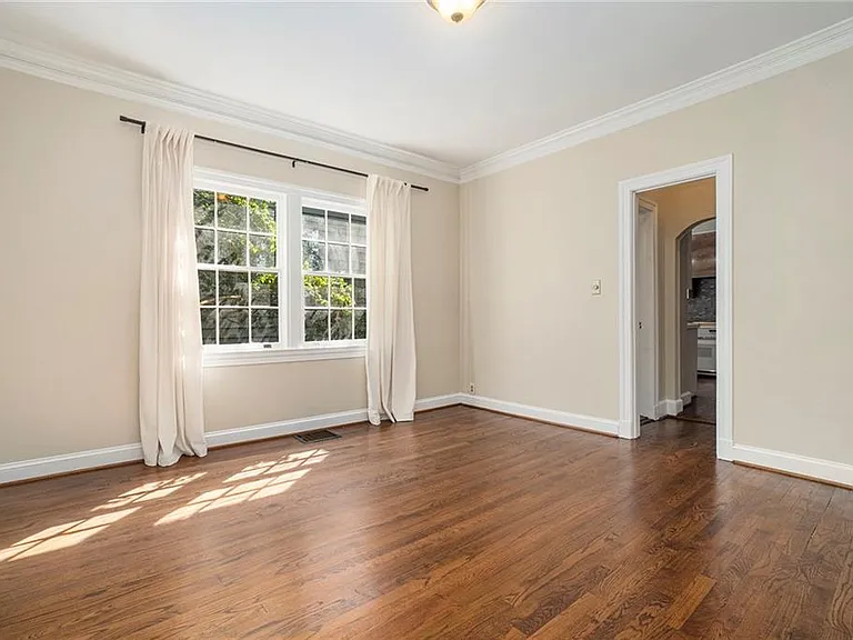 2378 Glenwood Dr NE — Photo 8