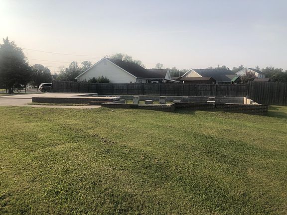 3rd image of 19 Sage Brush Ln