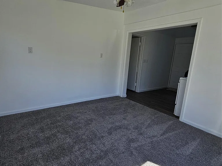 4660 Darrow Rd — Photo 12