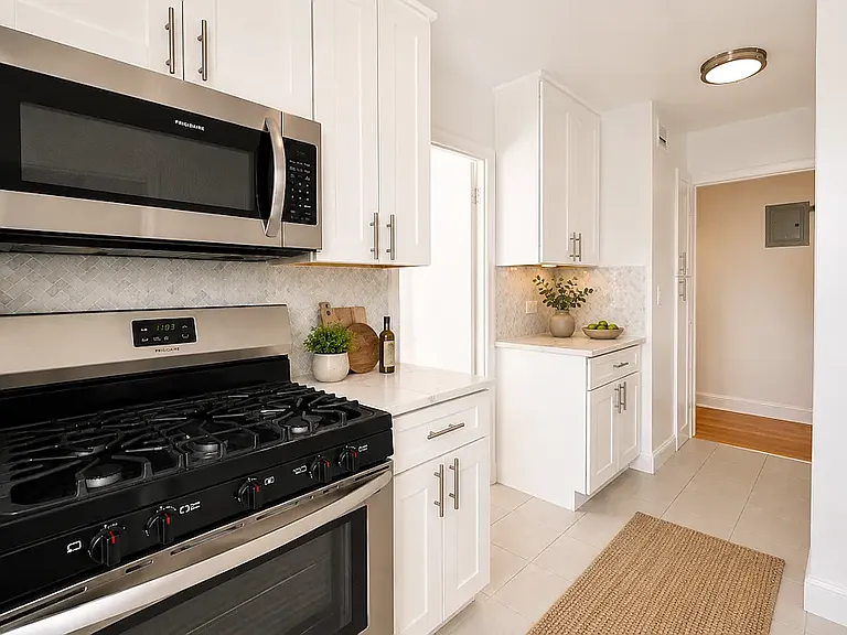 305 E 86th St #PHG — Photo 16