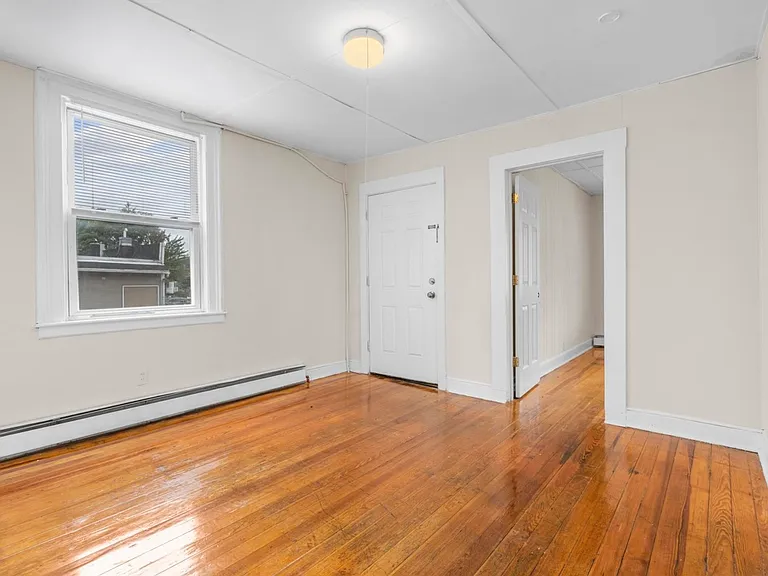 18 Gilbert St #1 — Photo 3