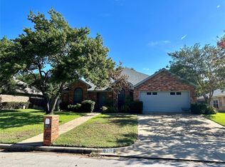 7012 Spanish Oaks Dr, North Richland Hills, TX 76182