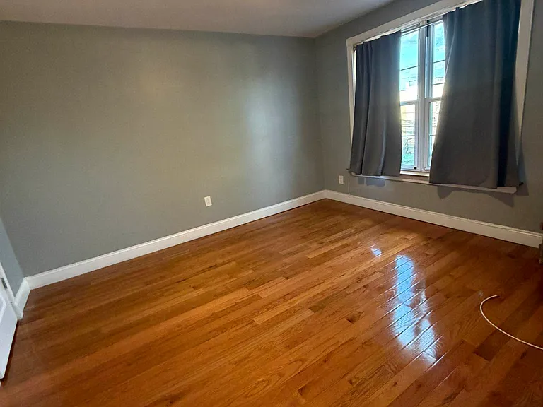 21-49 38th St #2 — Photo 3