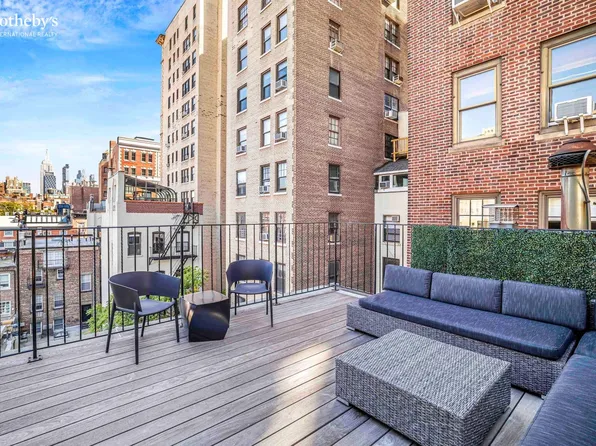 69 Washington Place image 19 of 25