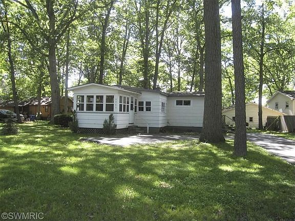 2nd image of 2440 Park Dr