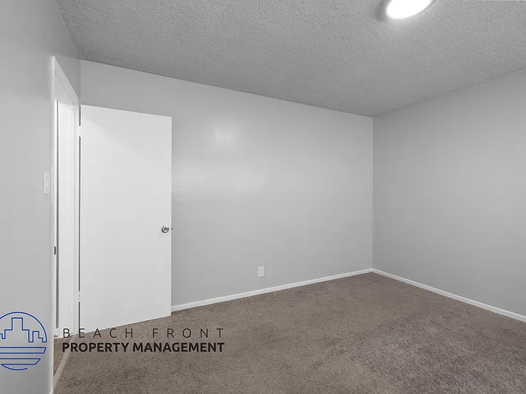 745-747 Venice Way — Photo 10
