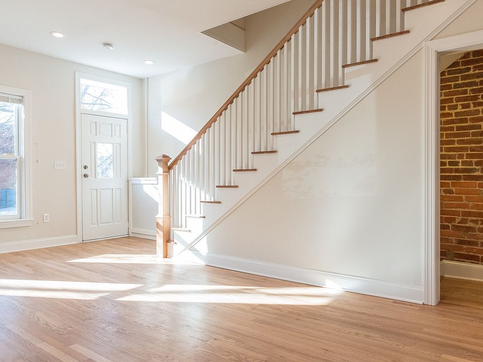 1st image of 609 10th St NE