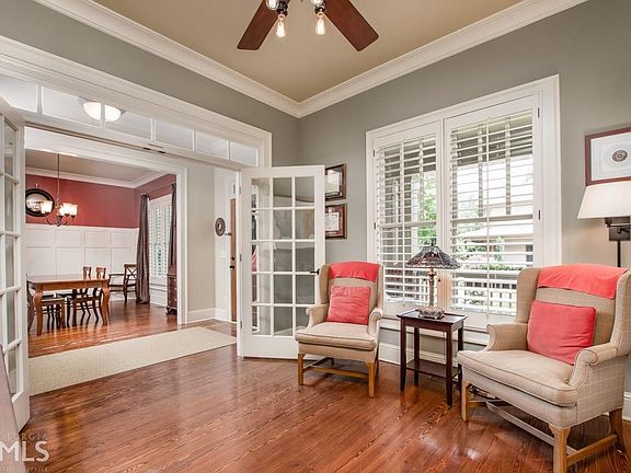 4th image of 2870 Bernard Way SE