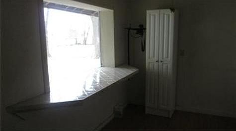 5th image of 704 Niagara St