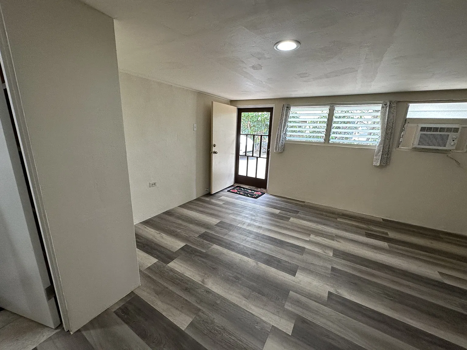660 Hausten Street - C — Photo 1
