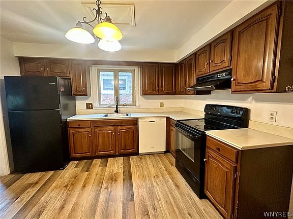 4th image of 2104 Walnut Ave
