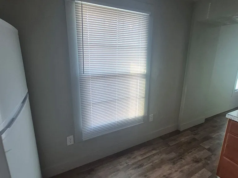 1402 S Main St #2E — Photo 8
