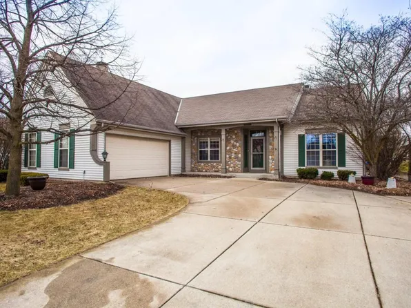 1121 Lake Park Dr, Pewaukee, WI 53072