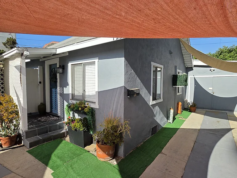 1232 N June St — Photo 1