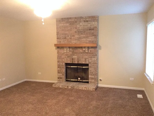 16458 Coventry Ln — Photo 8