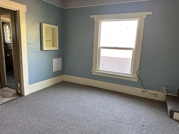 5th image of 217 E Saint James St