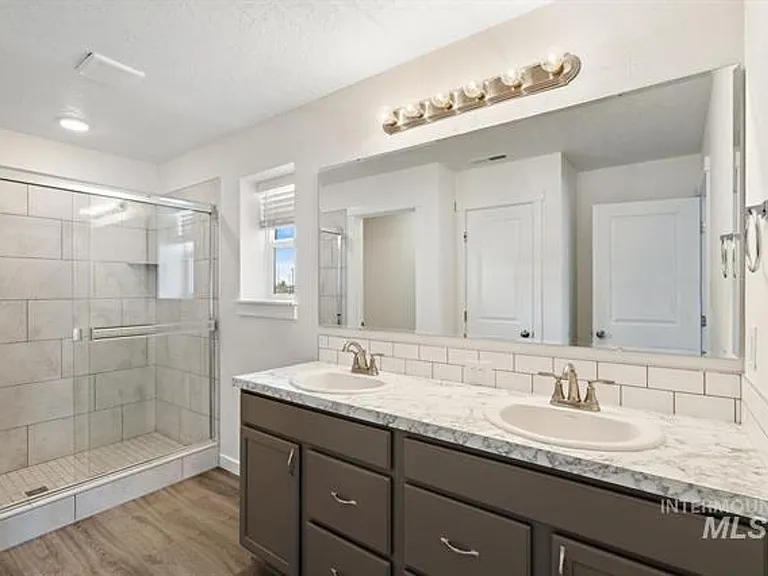 352 N Tessa Ln — Photo 6