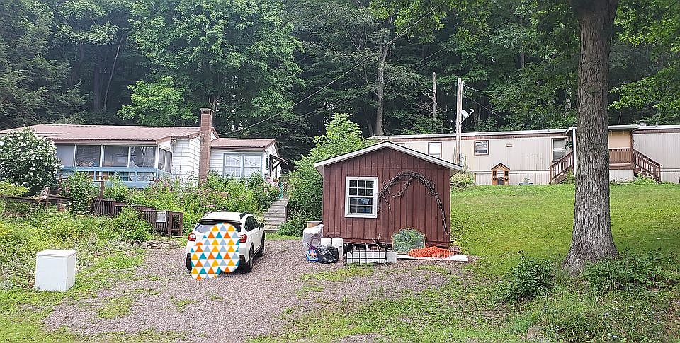 2nd image of 851 Maple Grove Rd