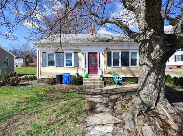 196 Simmonsville Ave, Johnston, RI 02919