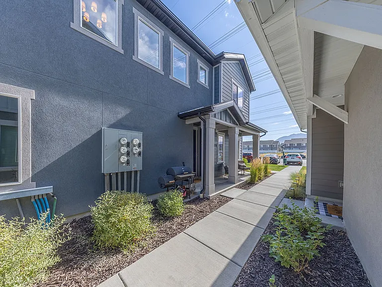 3758 S 3300 W — Photo 3