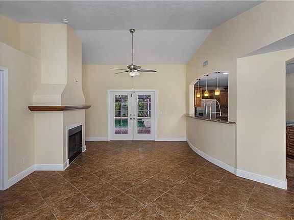 4th image of 2812 SW 29th Pl
