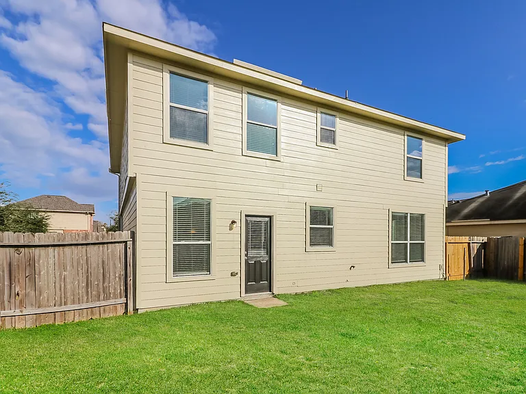 2615 Verano Dr — Photo 5