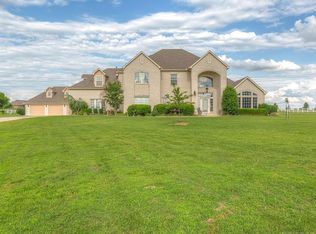 8101 S Winwood Ln, Broken Arrow, OK 74014