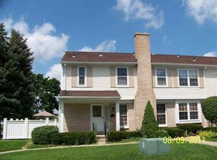 20906 E Glen Haven Cir, Northville, MI 48167