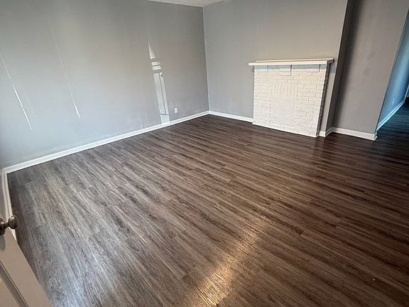 5th image of 2209 W Ormsby Ave