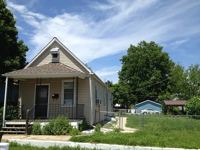 4667 Oldenburg Ave photo 1